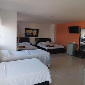 Hotel Intersuites